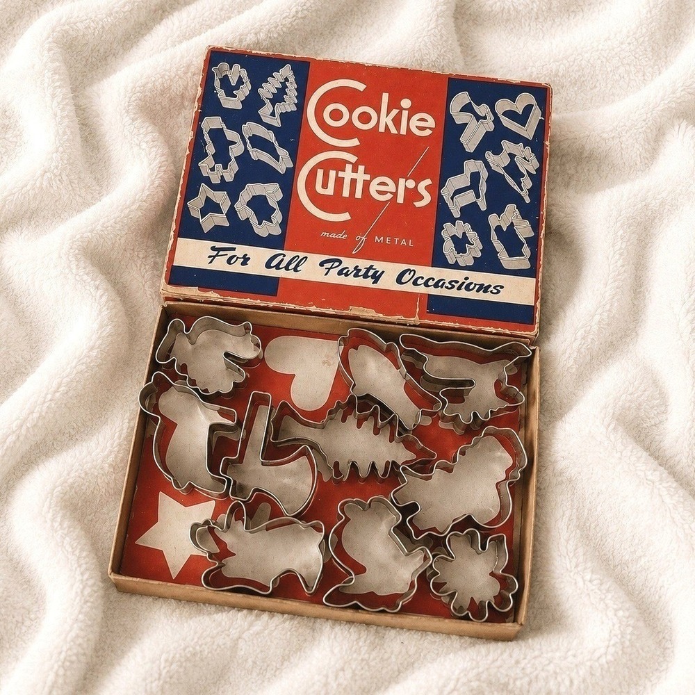 VTG Metal Cookie Cutters Original Box 10 Pc Tin Baking Set‎ Retro Kitchen Decor